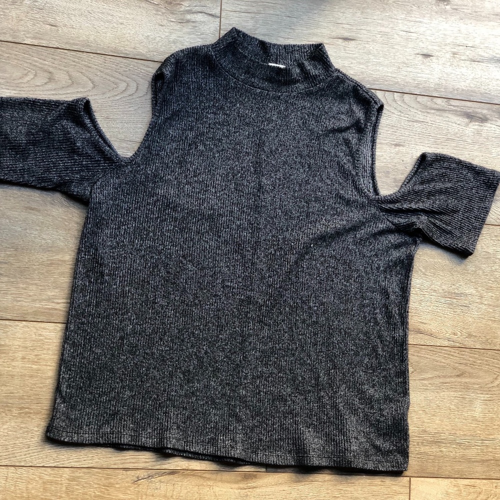 Gap Shoulder Cutout Top - Size XXL